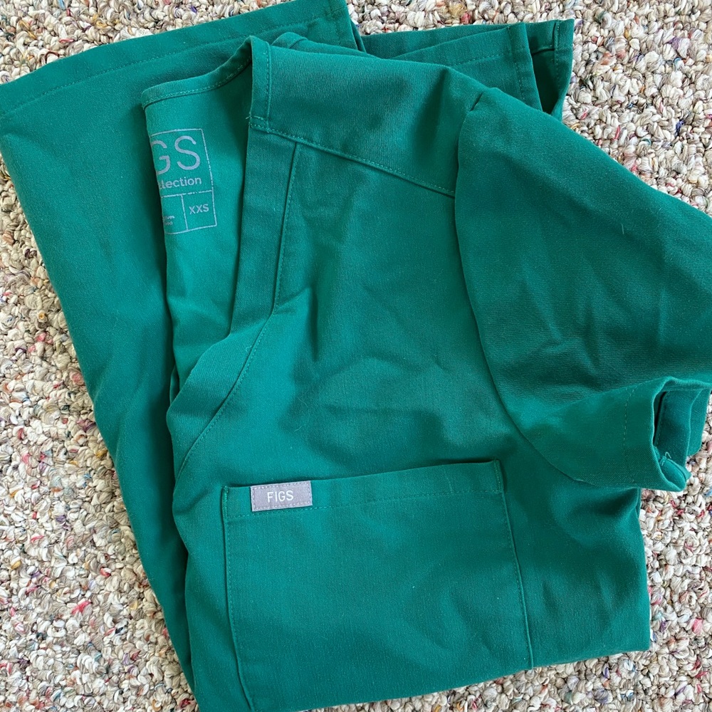 Figs XXS hunter green Catarina top